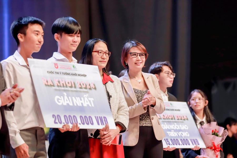 Dự án Tranh sinh học của sinh viên Trường ĐH Văn Lang đoạt quán quân cuộc thi ý tưởng khởi nghiệp “Ra khơi” 2024