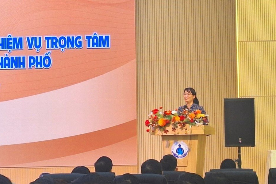 Phó Chủ tịch Trần Thị Diệu Thúy biểu dương thành tích của ngành Y tế Thành phố