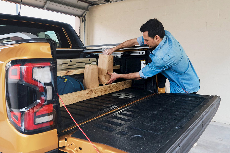 Vách ngăn “tự chế” giúp tối ưu không gian thùng xe Ford Ranger