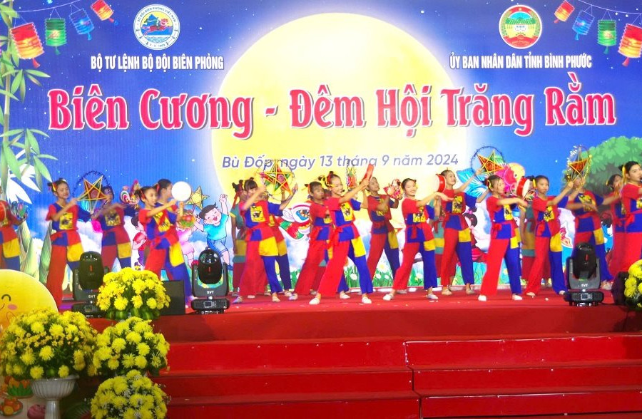 Đem "Trung thu" đến với các cháu thiếu niên, nhi đồng biên giới Bình Phước