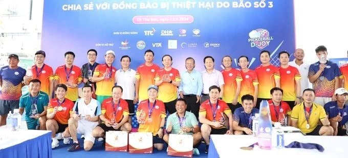 Bí thư Thành ủy TP.HCM tham gia giải Pickleball ủng hộ đồng bào bị thiệt hại do bão lũ