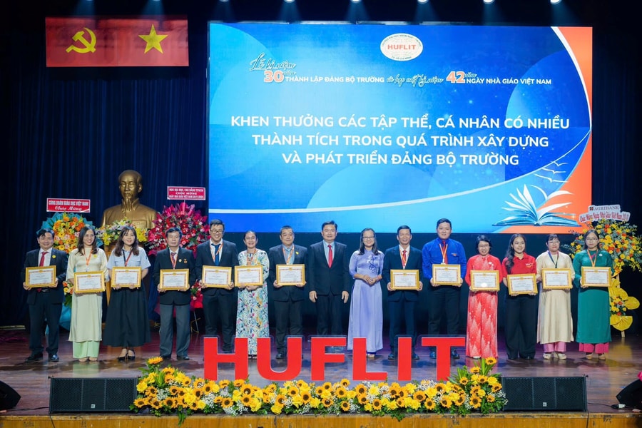 Đảng bộ HUFLIT: Khẳng định vai trò tổ chức Đảng trong sự nghiệp xây dựng và phát triển nhà trường