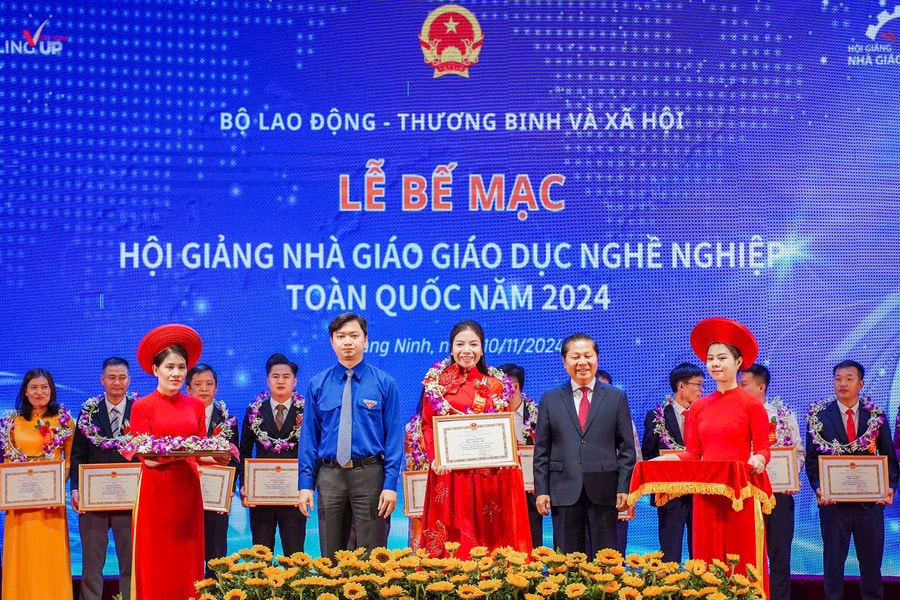 ThS Phạm Thị Kim Thoa - Cô giáo của những cánh Sao Mai