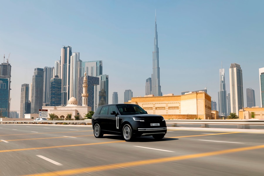 Các mẫu thử Range Rover điện đang được thử nghiệm tại Dubai