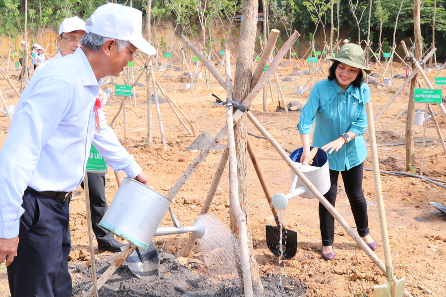 GS.TS Ngô Thị Phương Lan: Cộng đồng học thuật cần có trách nhiệm với môi trường