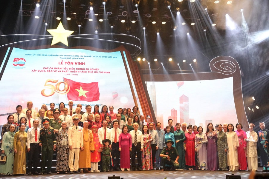 TP.HCM tôn vinh 60 cá nhân đóng góp xây dựng, phát triển Thành phố