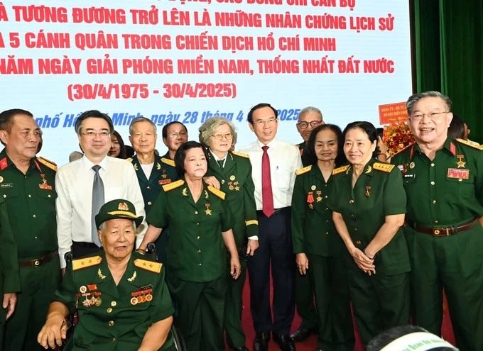 TP.HCM tri ân các anh hùng là nhân chứng lịch sử nhân kỷ niệm 50 năm Ngày Giải phóng miền Nam