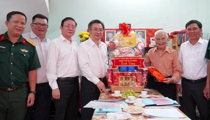 Đồng chí Nguyễn Thanh Nghị thăm, tri ân cán bộ, chiến sĩ tham gia Đại thắng mùa Xuân 1975