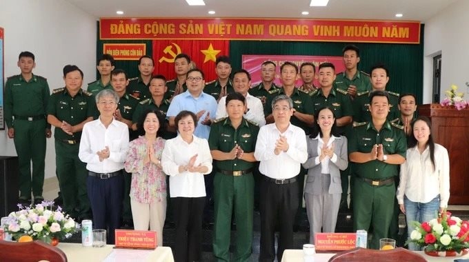 Lãnh đạo TP.HCM đến Côn Đảo thăm, động viên cán bộ, chiến sĩ