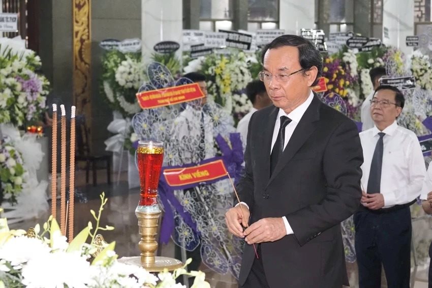 Lãnh đạo TP.HCM viếng Giáo sư, Tiến sĩ Đặng Lương Mô