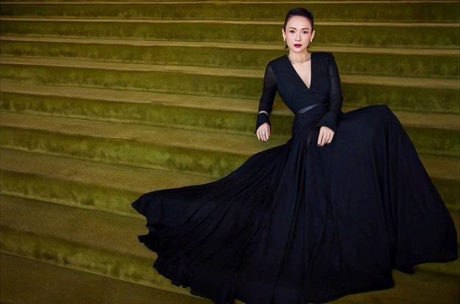 Chương Tử Di cuốn hút trong thiết kế Công Trí tại “The Gold House Gala Awards”