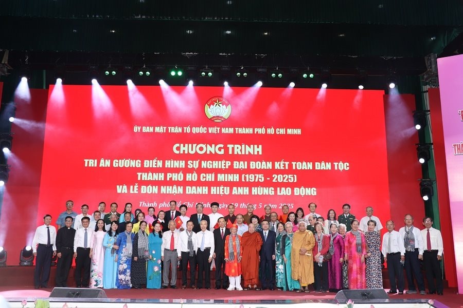 Ủy ban MTTQ Việt Nam TP.HCM đón nhận danh hiệu “Anh hùng Lao động”
