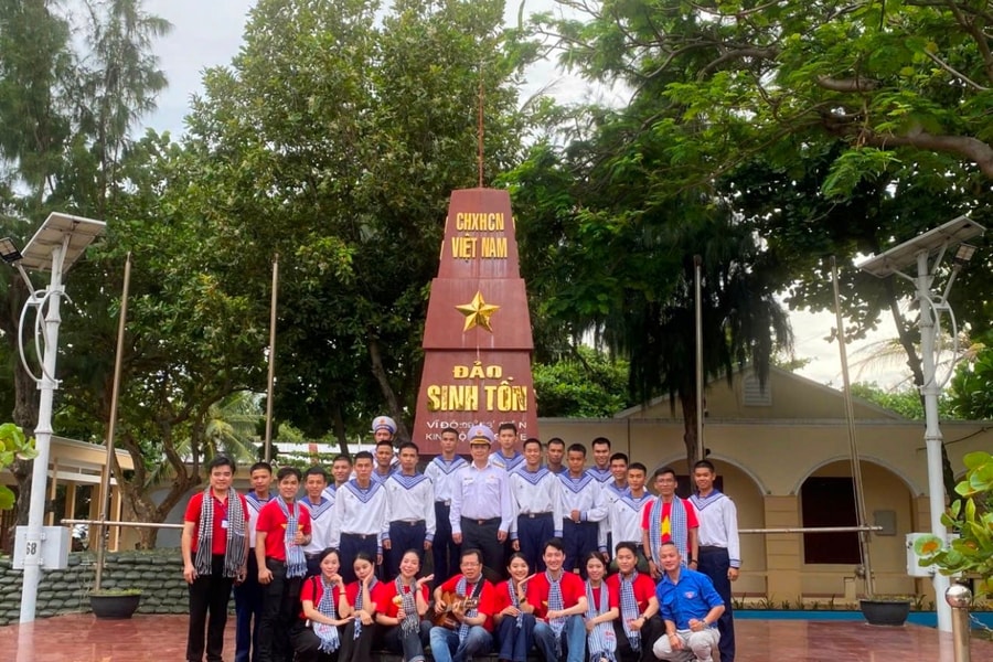 Trường Cao đẳng Văn hóa Nghệ thuật TP.HCM mang lời ca tiếng hát đến đảo xa