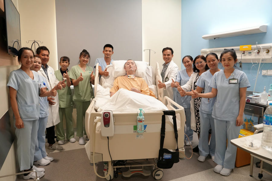 Hồi tỉnh sau hôn mê, bệnh nhân Hàn Quốc trở về nước sau 1 năm nằm viện không người thân bên cạnh