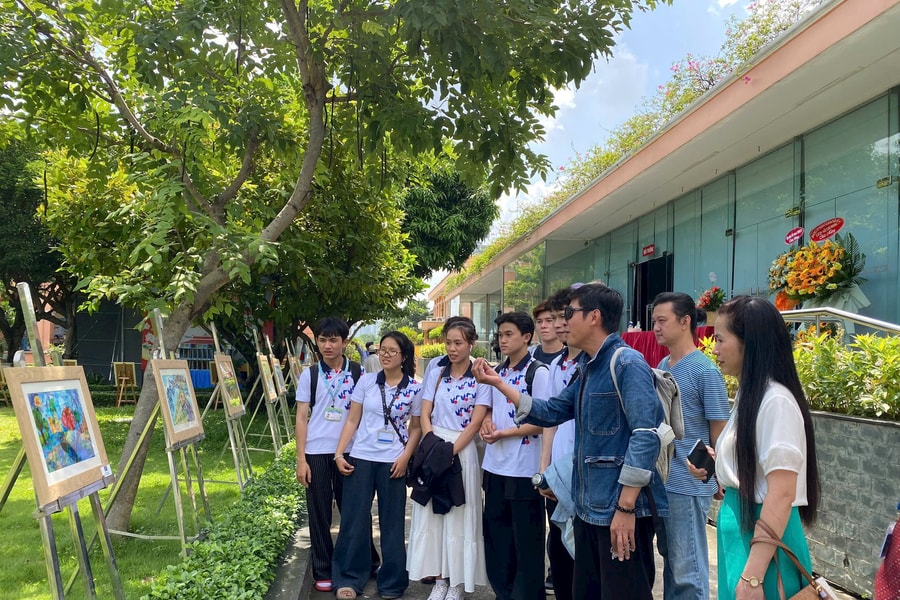 Khi nghệ thuật chạm vào trái tim môi trường qua Thành phố xanh – Đẹp như trong tranh