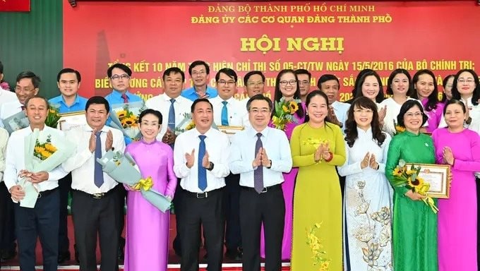 TP.HCM tuyên dương 102 tập thể, cá nhân thực hiện tốt việc học và làm theo Bác
