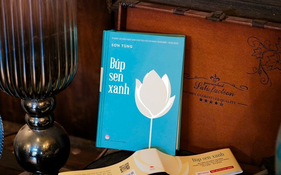 Giao lưu và giới thiệu ấn bản đặc biệt của cuốn sách "Búp Sen Xanh"
