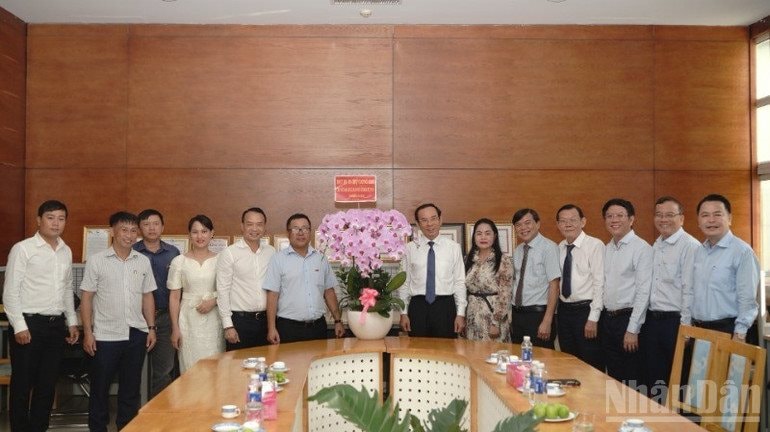 Lãnh đạo TP.HCM thăm các cơ quan báo chí