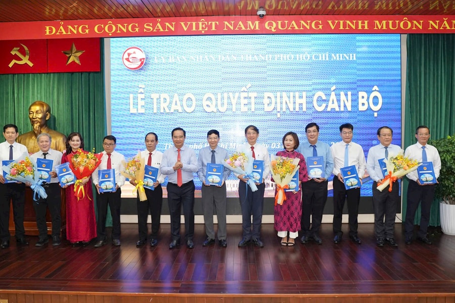Chủ tịch UBND TP.HCM bổ nhiệm lãnh đạo 54 đơn vị sự nghiệp