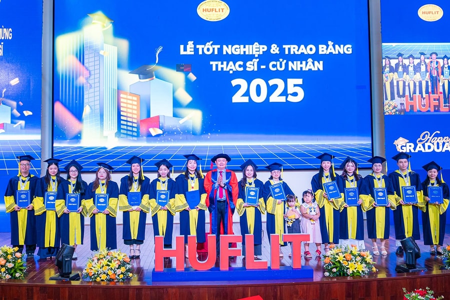 HUFLIT trao bằng tốt nghiệp cho 15 tân thạc sĩ và 1.230 tân cử nhân