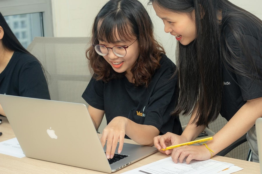 Mentoring ngược: Khi lãnh đạo học hỏi từ Gen Z