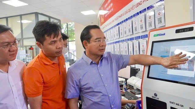 Chủ tịch TP.HCM khảo sát Trung tâm Phục vụ hành chính công phường Bà Rịa