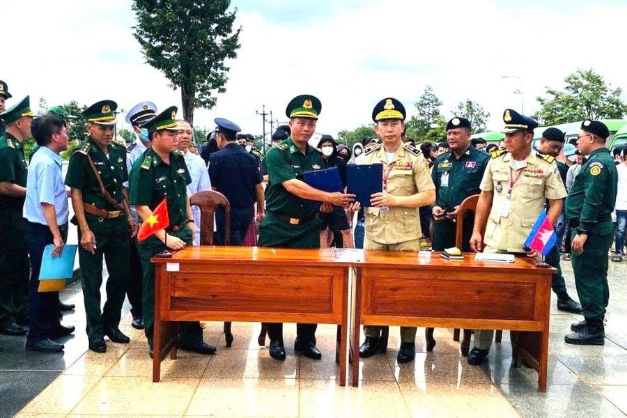 Cải cách thủ tục hành chính, tạo thông thoáng tại cửa khẩu quốc tế Hoa Lư