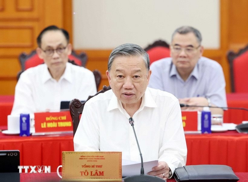 Bộ Chính trị cho ý kiến về công tác chuẩn bị Đại hội Đảng bộ thành phố Hà Nội và TP.HCM