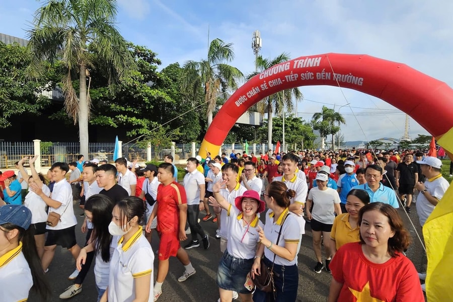 Phường Rạch Dừa: Gần 300 triệu đồng tiếp sức học sinh có hoàn cảnh khó khăn đến trường