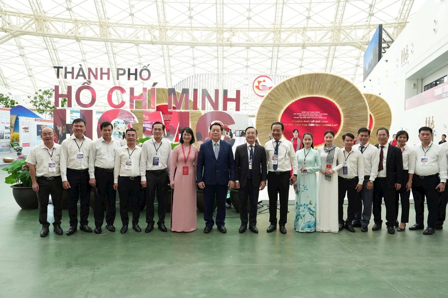 Chính thức khai mạc triển lãm “Thành phố Hồ Chí Minh - Tầm vóc thời đại, kiến tạo tương lai” và khu không gian trưng bày “80 năm - rạng rỡ Việt Nam”