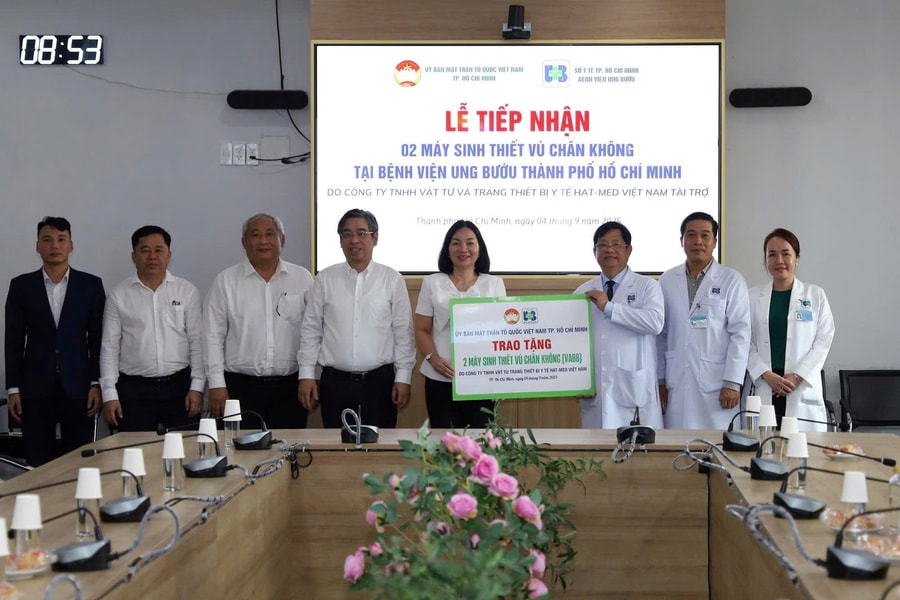 Bệnh viện Ung Bướu TP.HCM tiếp nhận 2 máy sinh thiết vú chân không