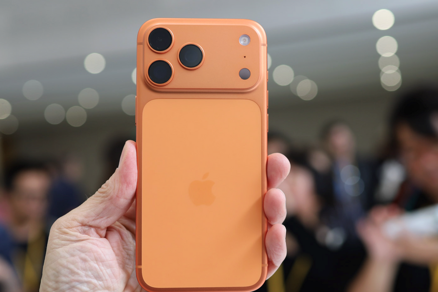 iPhone 17 Pro Max màu cam 'cháy hàng' tại Việt Nam