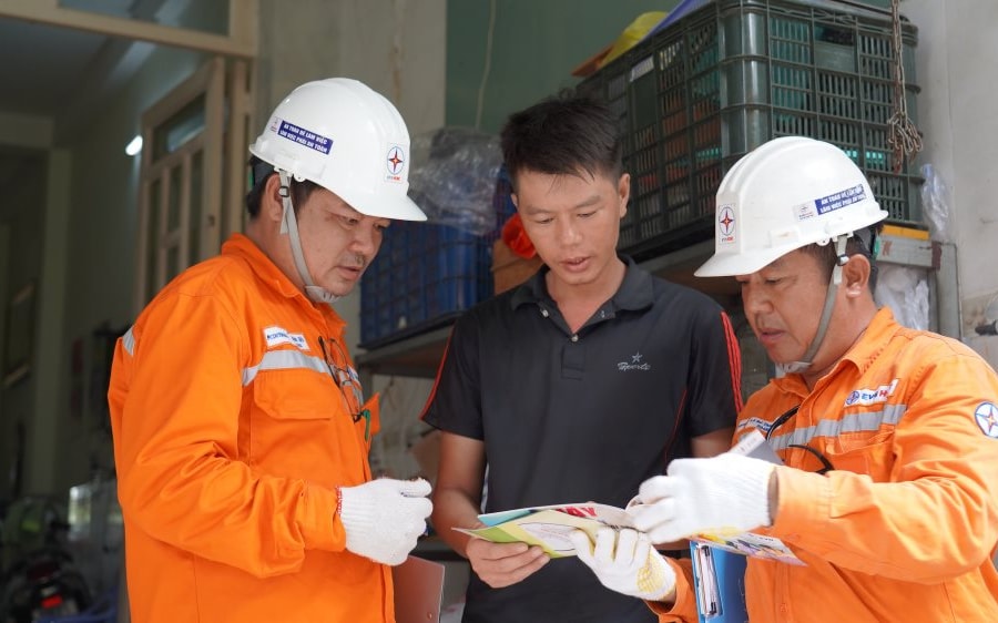 Điện lực TP.HCM khuyến cáo cách sử dụng điện an toàn khi sạc xe điện