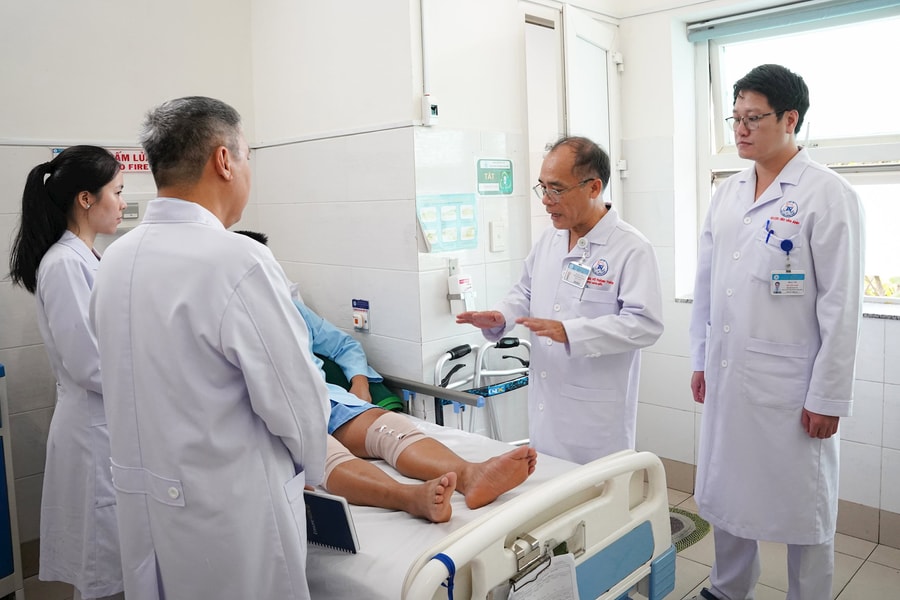 Bệnh viện Thống Nhất: Nội soi với ứng dụng keo Fibrin điều trị thoái hóa khớp gối