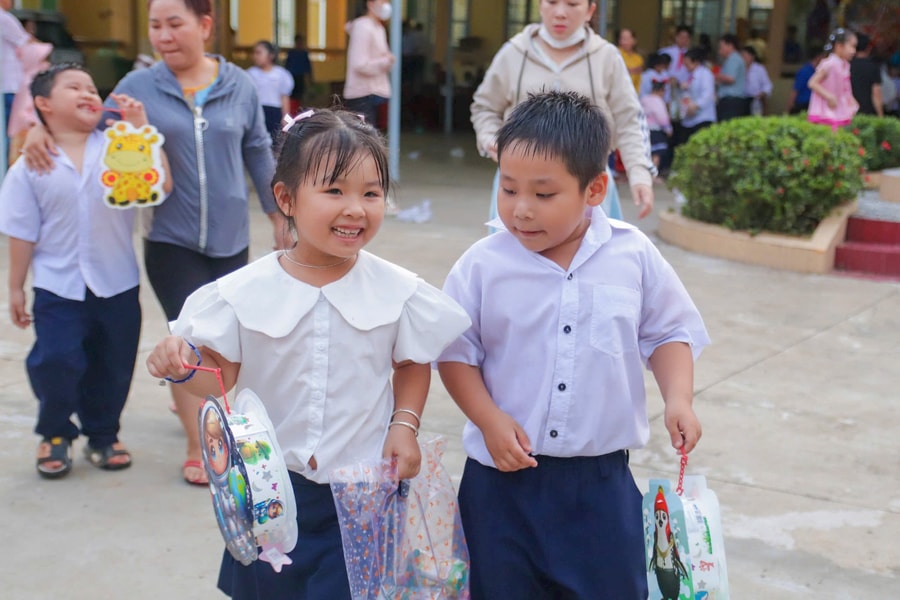 Tạp chí Khoa học phổ thông đồng hành cùng "Trung thu yêu thương"