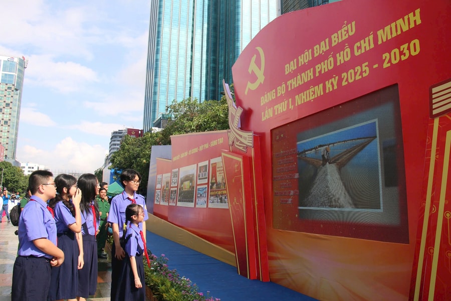 TP.HCM không nhận quà tặng và hoa chúc mừng Đại hội Đảng bộ lần thứ I