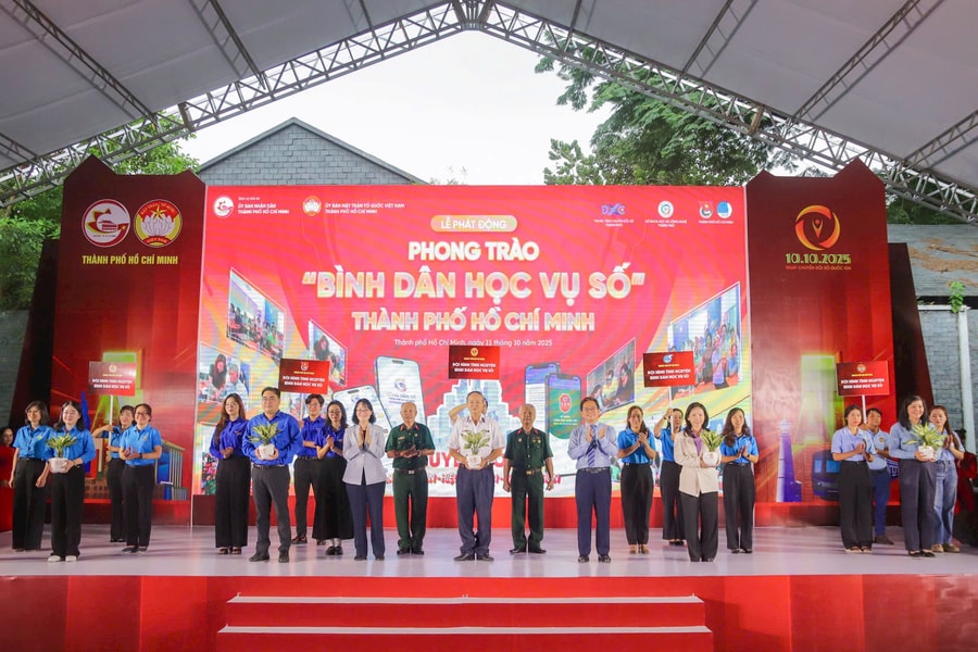 TP.HCM phát động phong trào "Bình dân học vụ số"