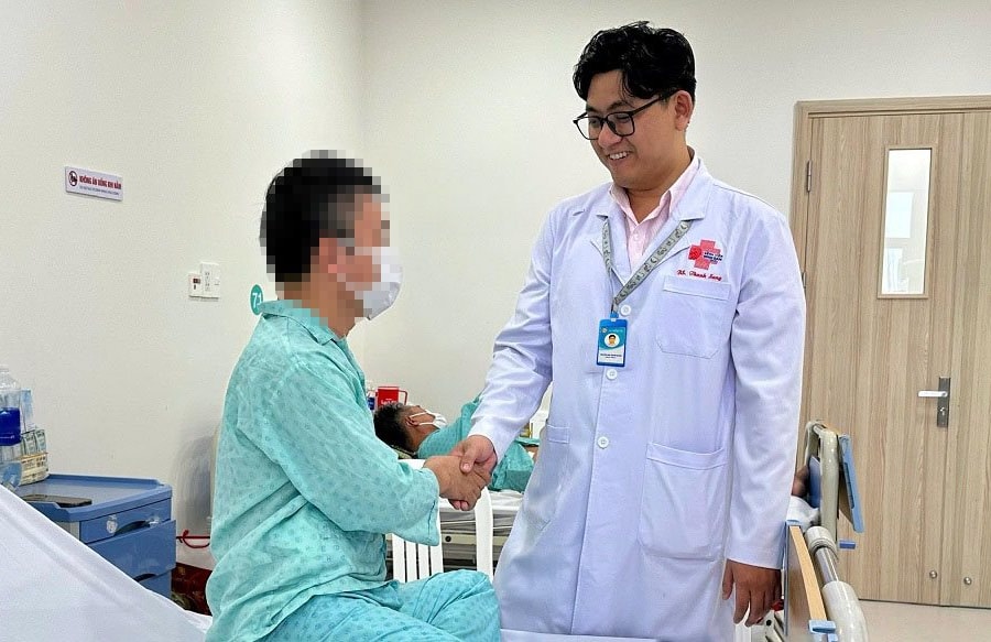 Phẫu thuật robot cho người bệnh bướu thận lớn, có huyết khối bướu