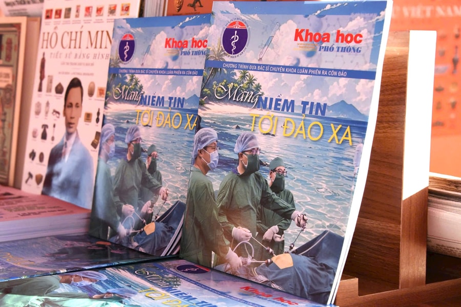 Ấn phẩm Tạp chí Khoa học phổ thông tại triển lãm báo chí chào mừng Đại hội đại biểu Đảng bộ TP.HCM