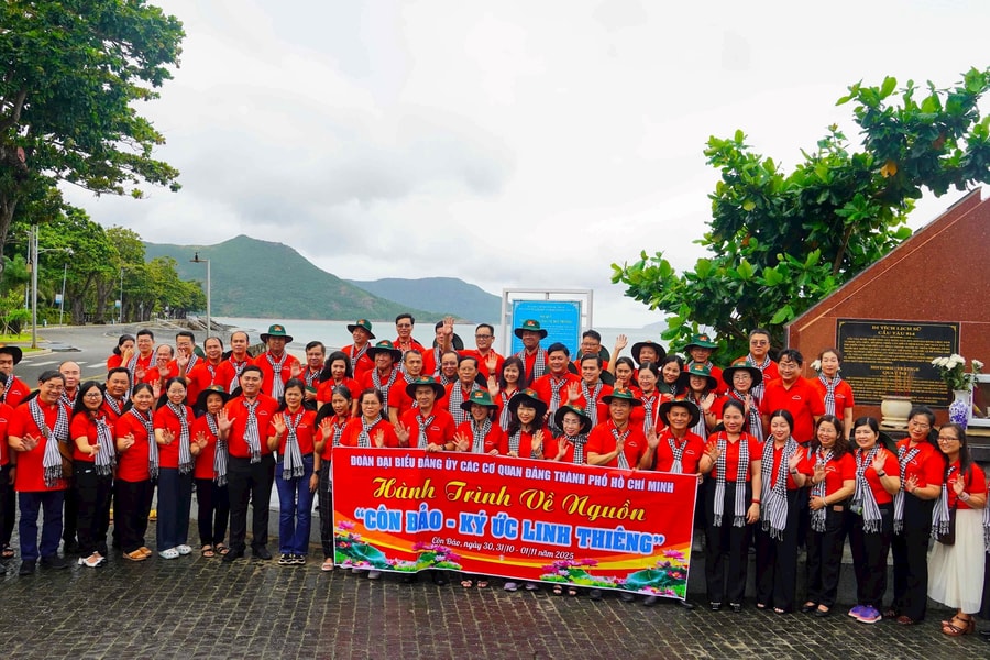 Đảng ủy các cơ quan Đảng TP.HCM thực hiện hành trình về nguồn tại Côn Đảo