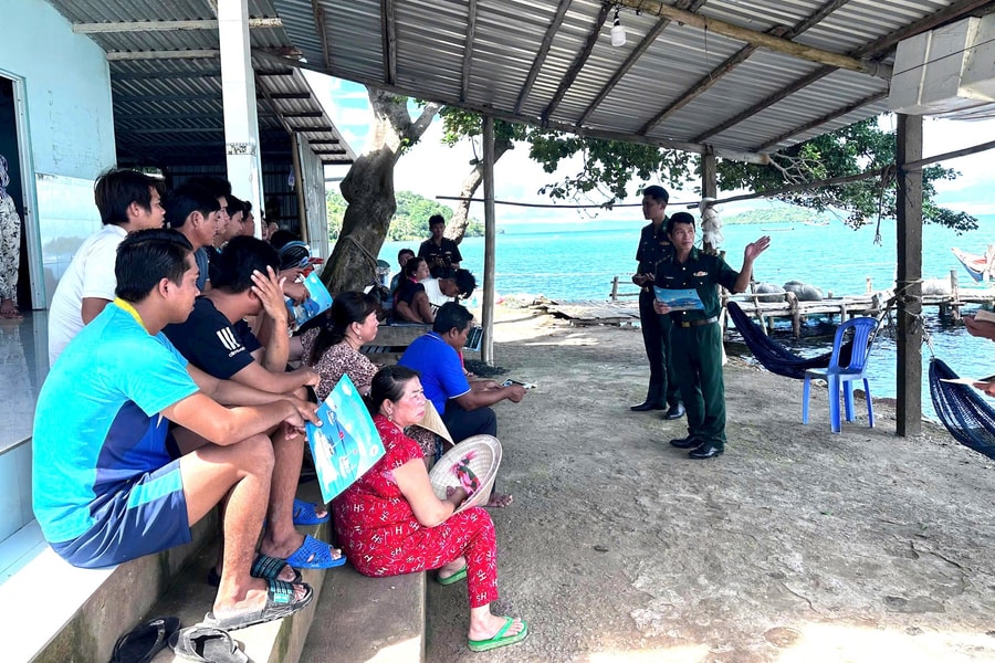 Đồn Biên phòng Tiên Hải tăng cường tuyên truyền ngư dân không vi phạm IUU