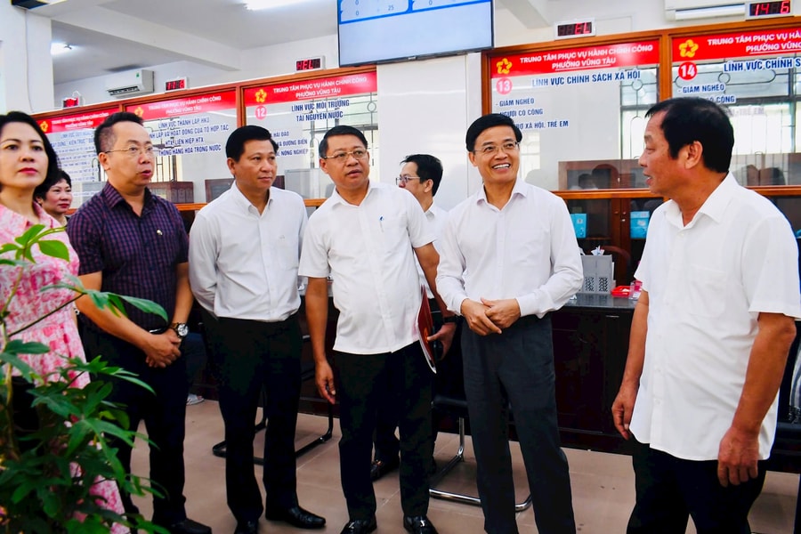 Đoàn HĐND TP.Hải Phòng tham quan mô hình Trung tâm Hành chính công phường Vũng Tàu