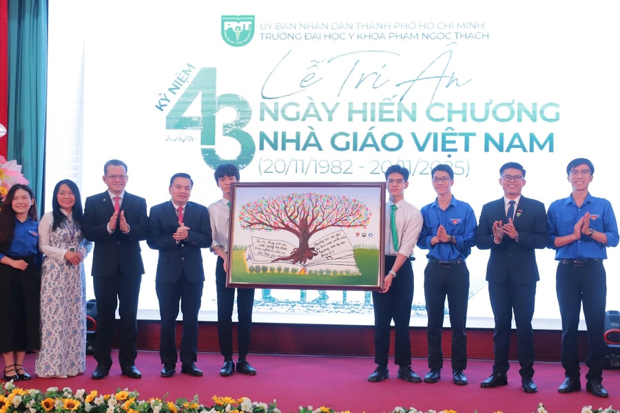 Xúc động lời tri ân thầy cô và câu chuyện 7 năm du học Việt của nam sinh Lào