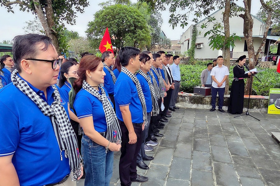 Nghiêng mình cảm ơn tiền nhân - Những người Thầy kiệt xuất và tận tụy của dân tộc!