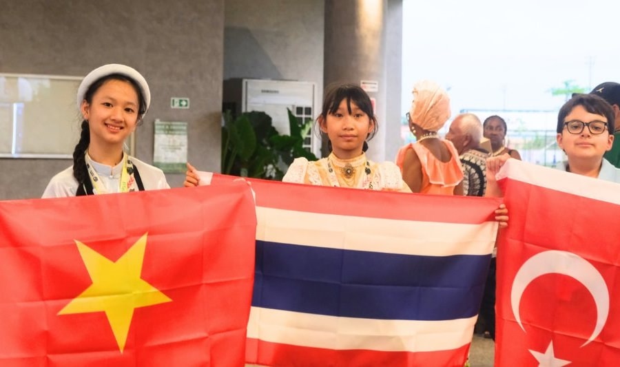 Đại diện thiếu nhi đầu tiên đến từ Việt Nam phát biểu tại Diễn đàn COP30 Brazil