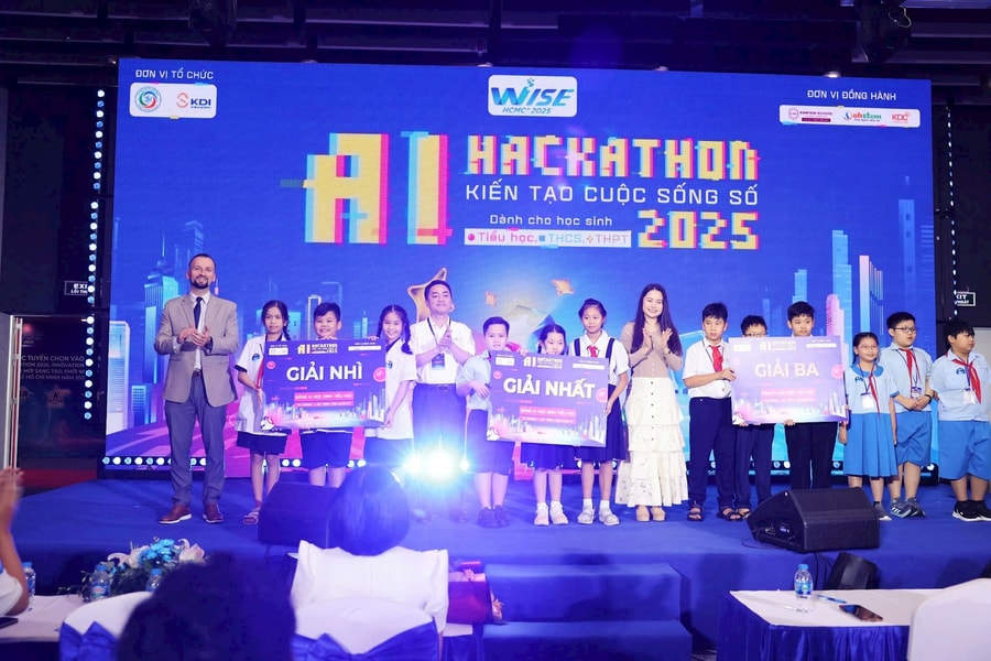 Trường Tiểu học Võ Thị Sáu đoạt giải quán quân cuộc thi AI Hackathon 2025