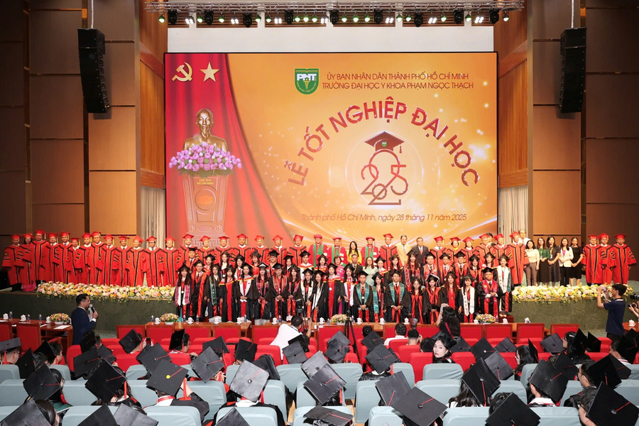 Hơn 1.200 tân bác sĩ sẵn sàng phụng sự vì sức khỏe nhân dân