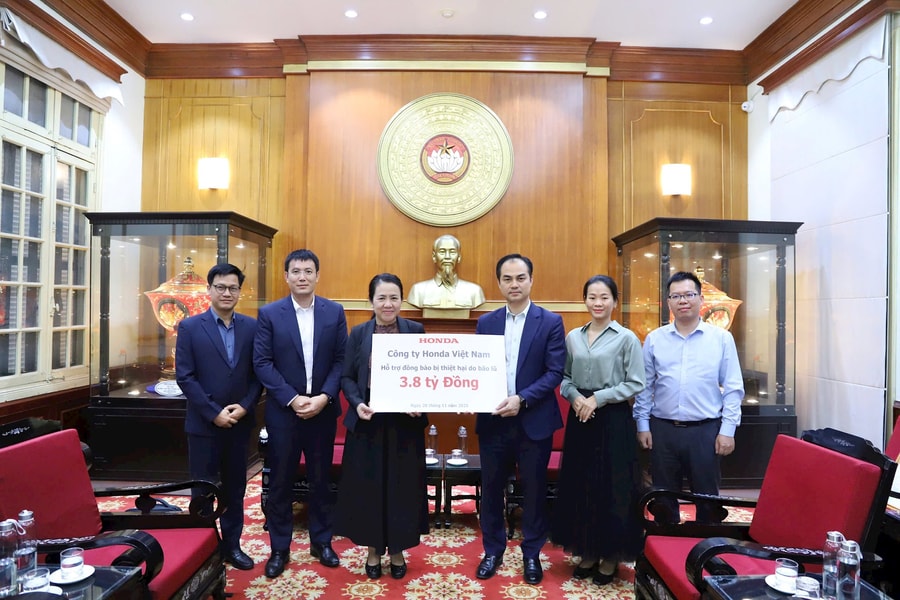 Honda Việt Nam đồng hành, sẻ chia cùng người dân bị ảnh hưởng bởi lũ lụt