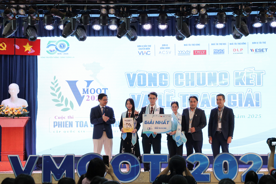 Sinh viên Trường Đại học Luật Hà Nội vô địch cuộc thi phiên tòa giả định toàn quốc 2025