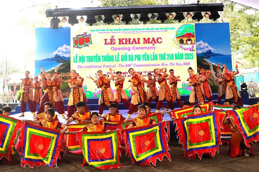 Độc đáo lễ hội truyền thống Lễ giỗ Bà Phi Yến